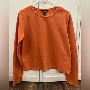 Women’s Woolrich basic top!🧡